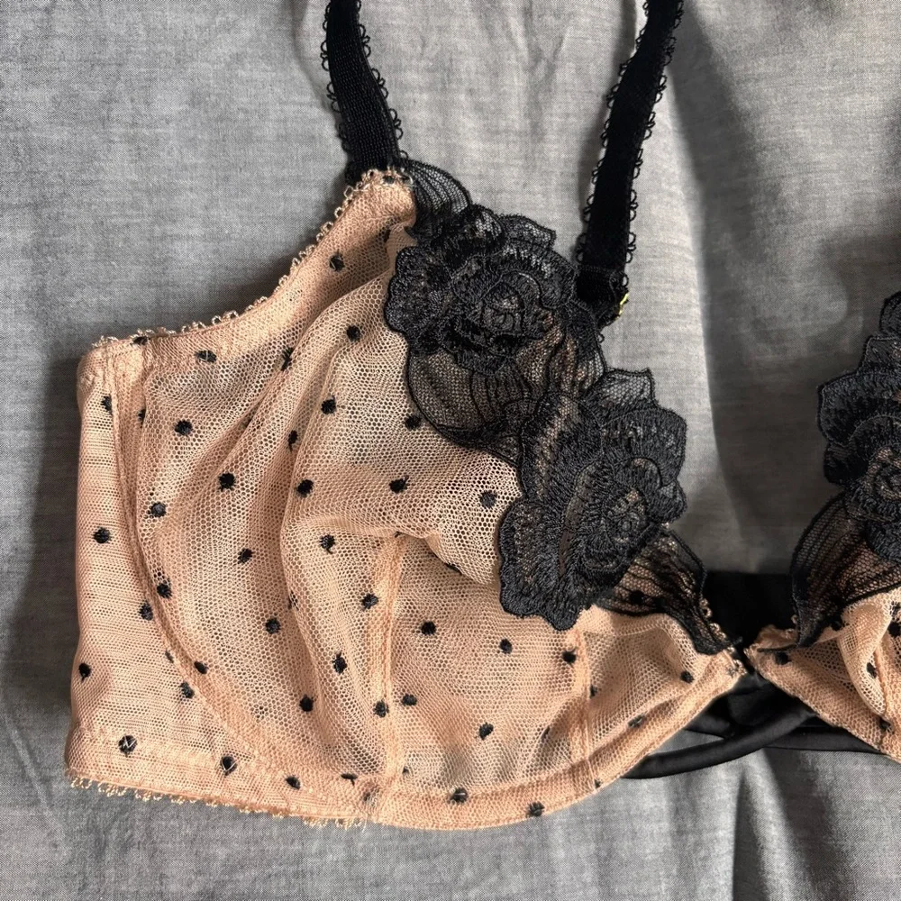 Victoria’s Secret Unlined bra 36C - Picture 2 of 6